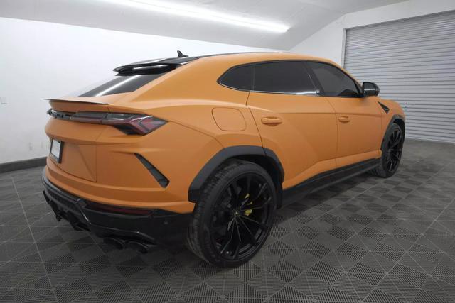 2019 lamborghini urus base