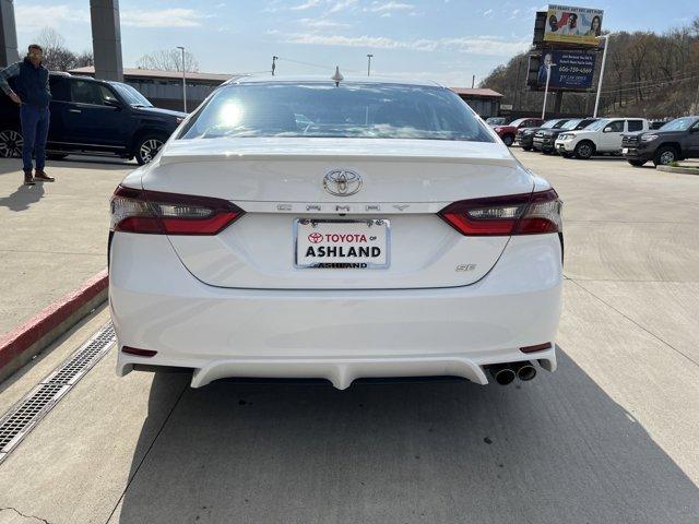 2022 toyota camry se