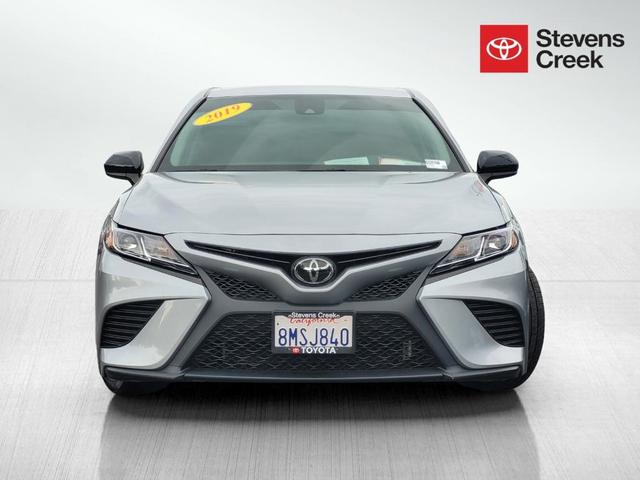 2019 toyota camry se