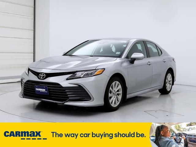 2021 toyota camry le