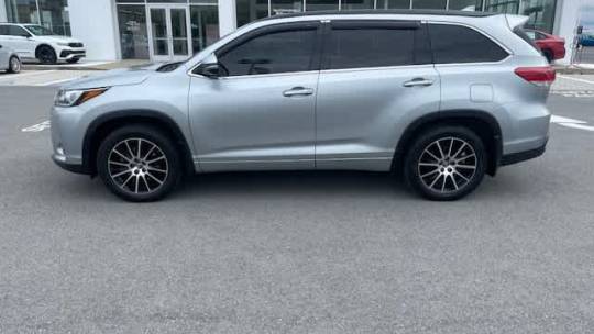 2018 toyota highlander se
