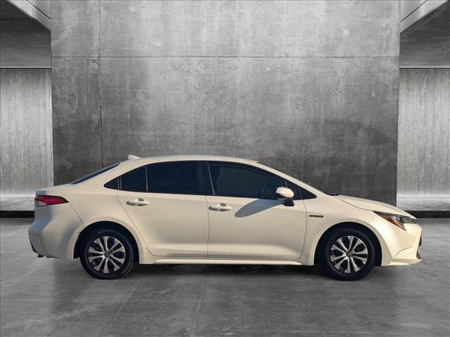 2021 toyota corolla hybrid le