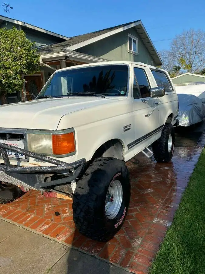 1988 ford bronco xlt 4x4 lifted "o.j." (off road ready)