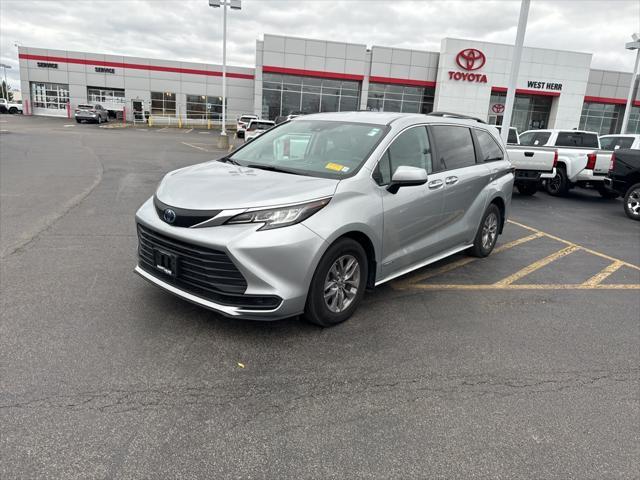 2021 toyota sienna le