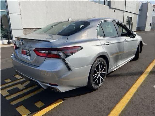 2022 toyota camry se
