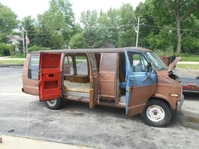 1977 dodge maxi window van with 440 big block motor!