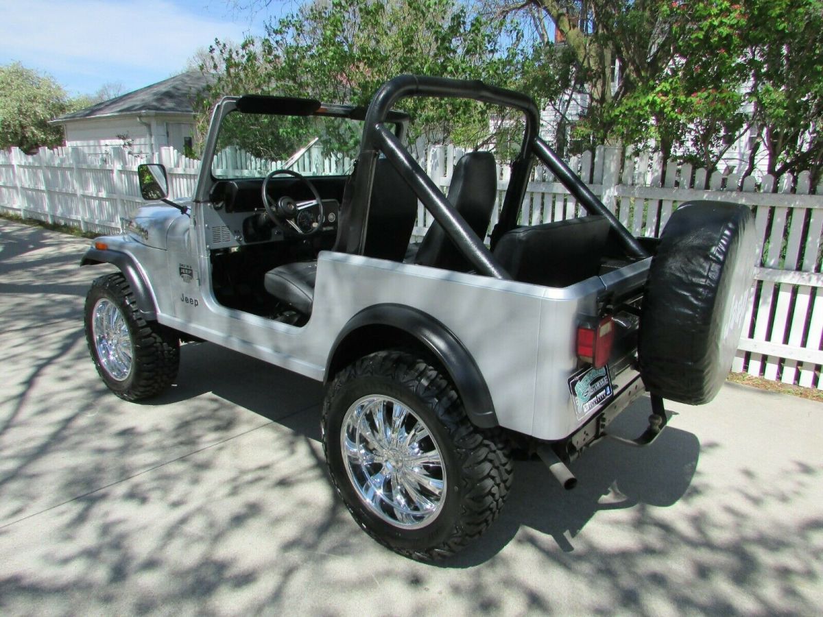 1983 jeep cj7 - 59k miles - 258 cu in engine - 5/spd - 20" chrome wheels - video