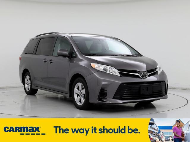 2019 toyota sienna le