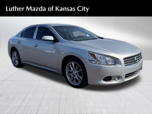 2010 nissan maxima s