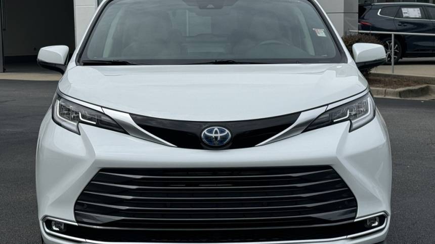 2023 toyota sienna limited 7-passenger