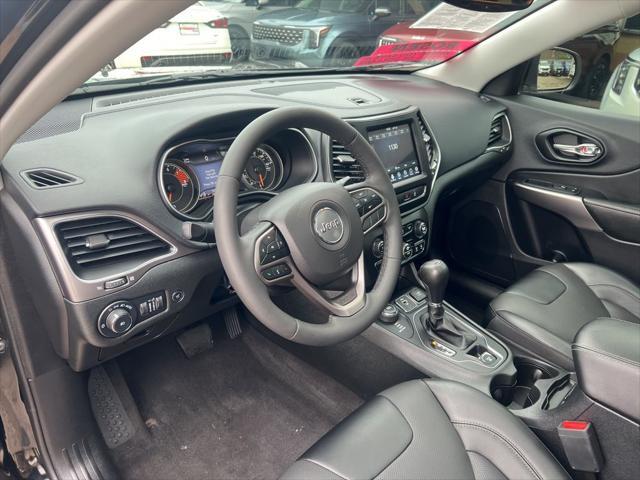 2022 jeep cherokee latitude lux