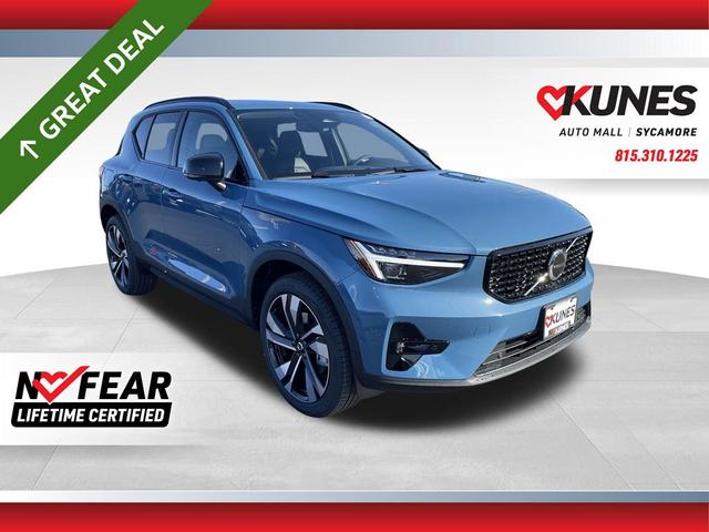 2024 volvo xc40 b5 plus dark theme