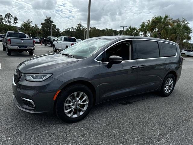 2023 chrysler pacifica touring-l