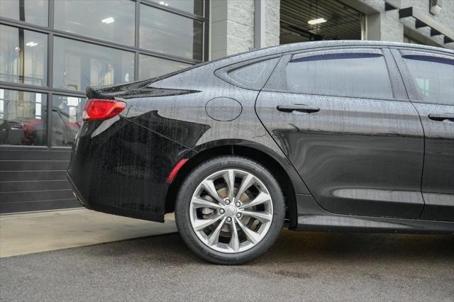 2015 chrysler 200 s