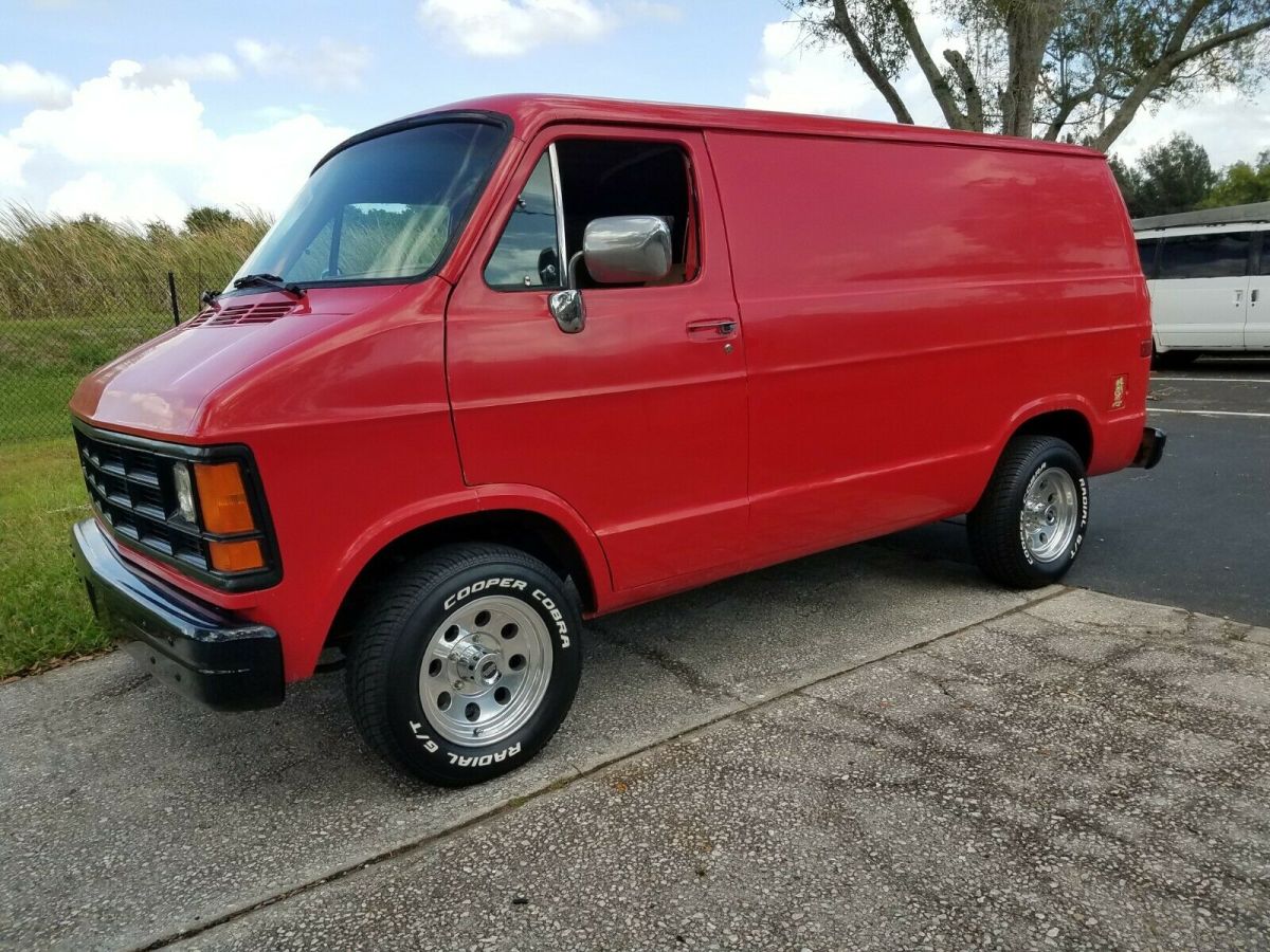 dodge b150 short wheel base cargo van. v8, cold air, auto trans, fuel injected