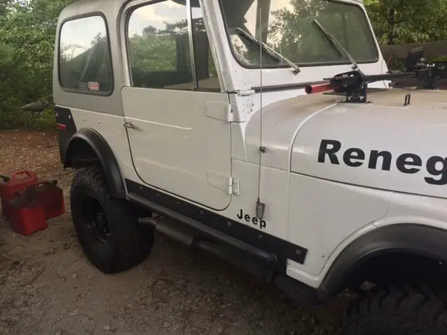 white, new 32" procomptires & wheels, new lift, new smittybuilt winch, bumpers