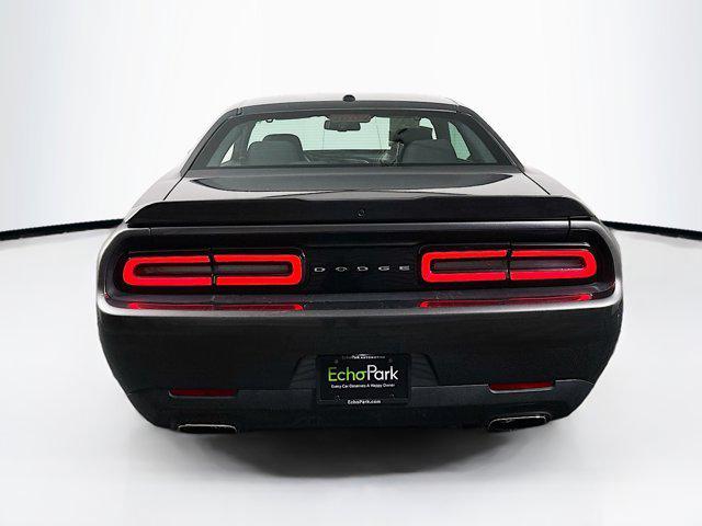 2022 dodge challenger sxt