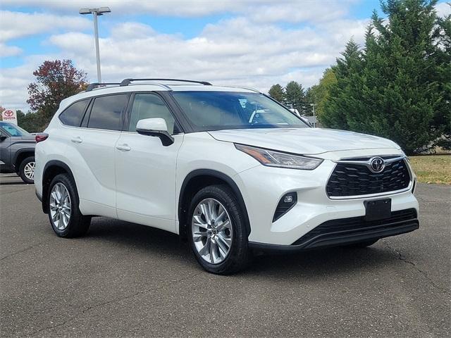 2022 toyota highlander limited