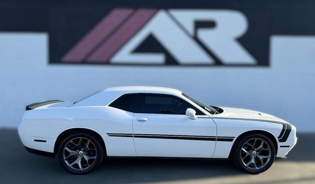 2016 dodge challenger sxt