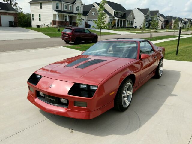 1988 chevrolet camaro iroc-z28, leather seats, great condition, 5spd