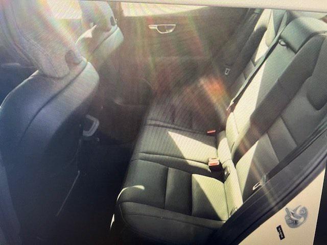 2024 volvo s60 b5 plus dark theme