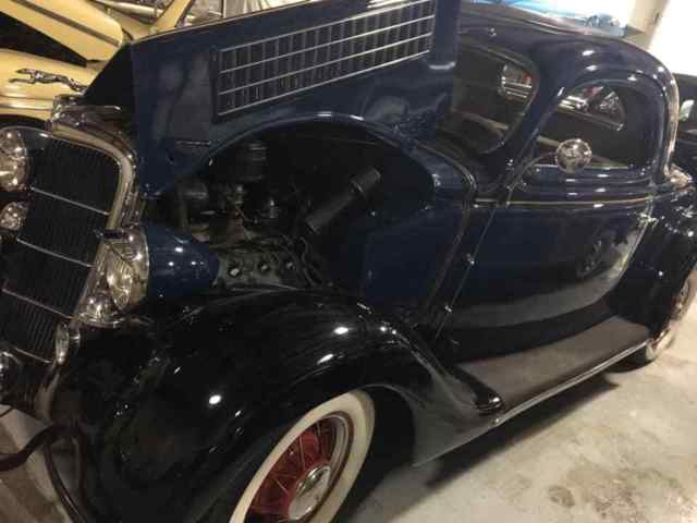 1935 ford deluxe 3 window coupe