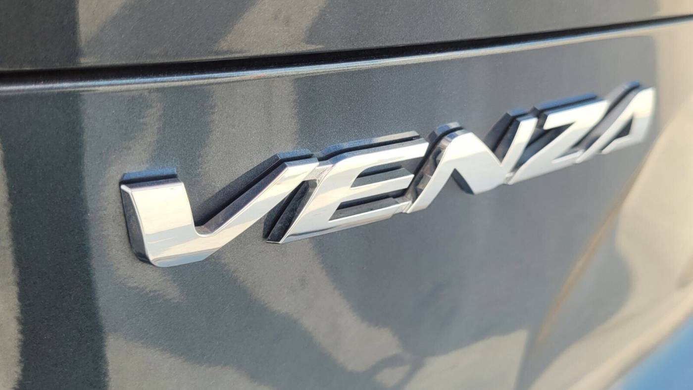 2021 toyota venza le