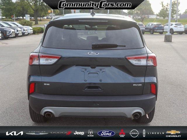 2022 ford escape se