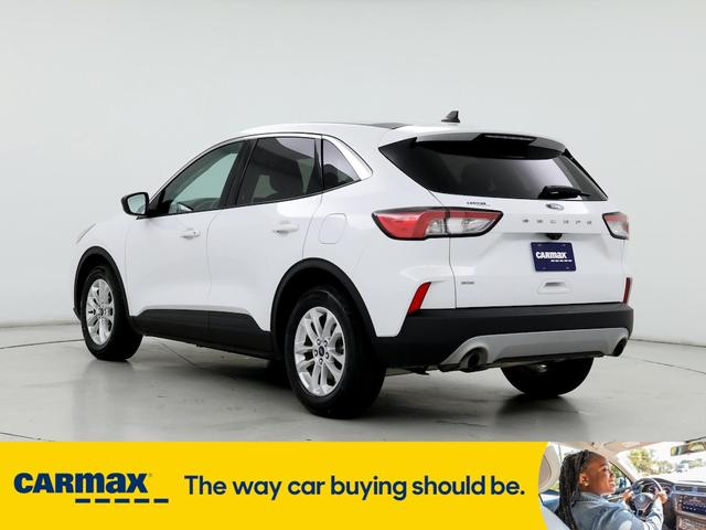 2022 ford escape se
