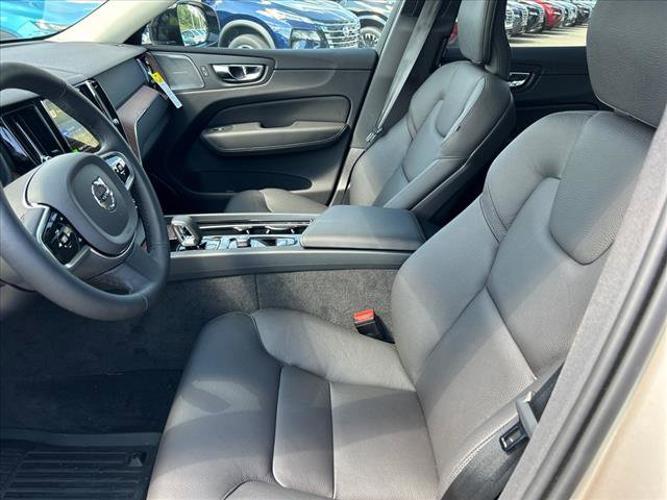 new 2024 volvo xc60 plus