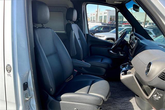 2022 mercedes-benz sprinter 2500 standard roof