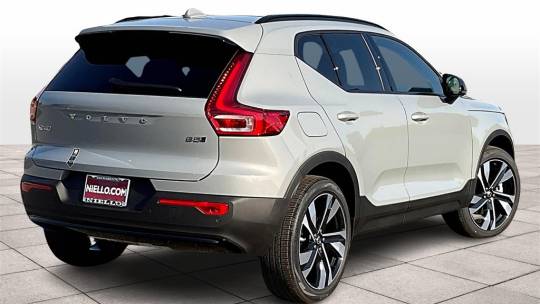 2025 Volvo XC40