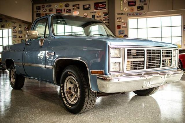 1987 gmc sierra classic s w b new paint