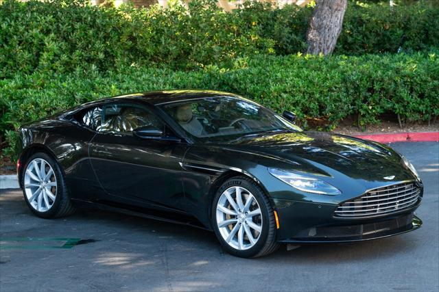 2021 aston martin db11