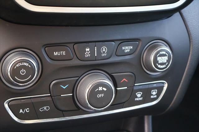2021 jeep cherokee latitude lux