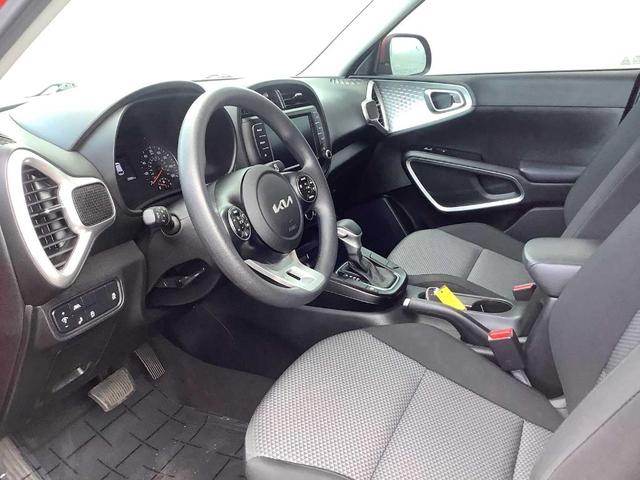 2022 kia soul lx