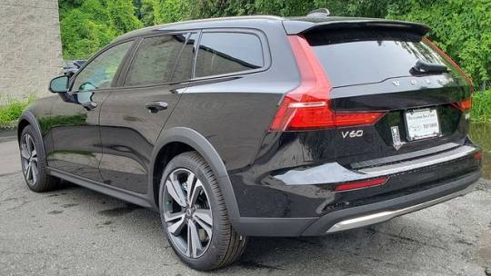 2025 Volvo V60 Cross Country