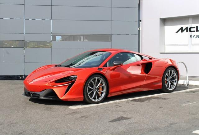 2023 mclaren artura techlux