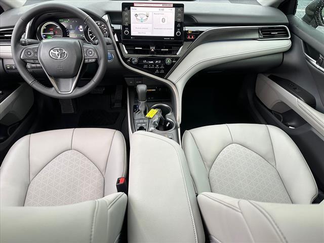 2024 toyota camry hybrid se