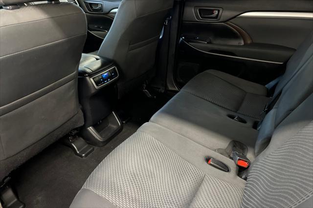 2019 toyota highlander le i4