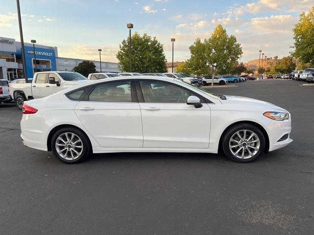 2017 ford fusion se