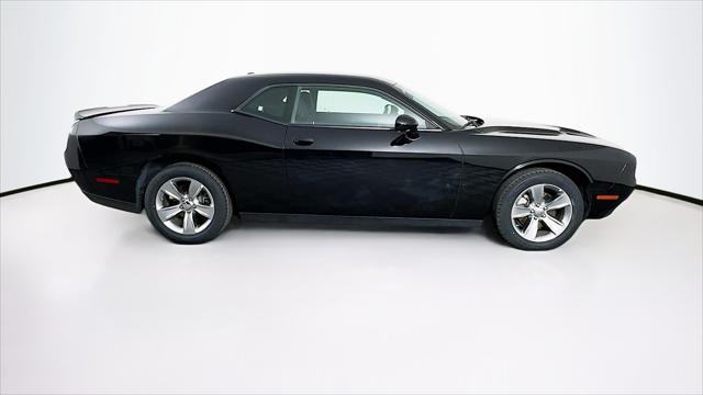 2022 dodge challenger sxt