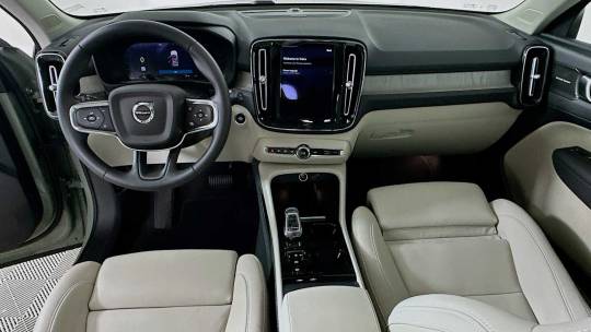 2025 Volvo XC40
