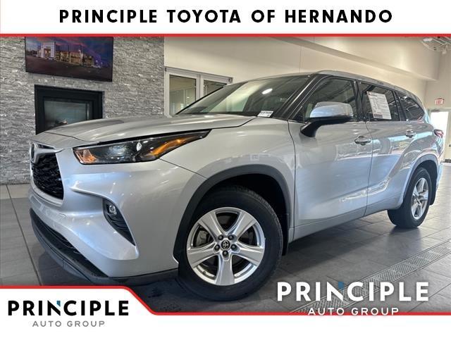2022 toyota highlander le
