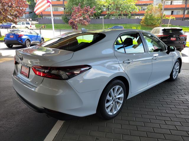 2022 toyota camry le