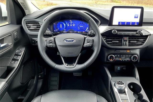 2022 ford escape titanium
