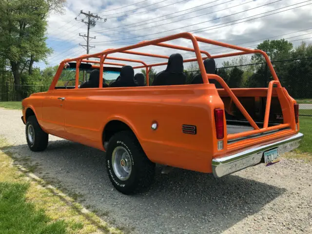 custom 1972 gmc suburban 4x4 3 door roll bars suspension seats beach ready