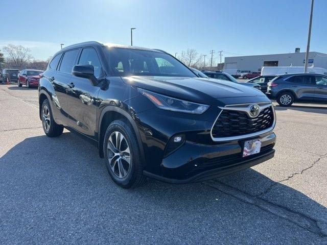 2021 toyota highlander xle in detroit, michigan