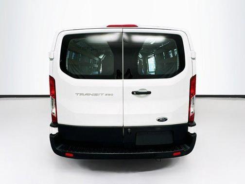 2022 ford transit-250