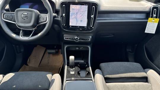 2024 Volvo XC40